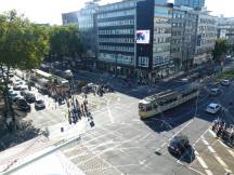 Berliner Allee Ecke Graf Adolf Str: links GT8, rechts: Tw 2432 (Bj 1961)