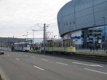 links GT8SU, mitte Tw 583 (Bj 1920), im Hintergrund rechts ISS-Dome