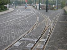 Dreischienengleis mit Dreischienenweiche vor dem Btf Schweriner Str