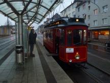 normalspuriger Tw500 (Bj 1930, ex Karlsruhe) am Hochbahnsteig Holsterhauser Pl