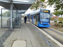 H Holländische Str - Bedienung des Mittelbahnsteigs im Linksverkehr