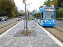 H Triftstr - Bedienung des Mittelbahnsteigs im Linksverkehr