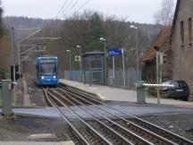 H DRK-Klinik: durch doppelte Gleisverschlingung Tram näher am Bahnsteig