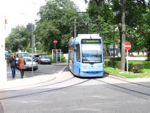 enge S-Kurven am Maxmonument - wirkt, als ob der Wagen entgleist wäre