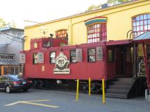 zu einem Shop umfunktionierter Caboose auf Granville Island in Vancouver, BC
