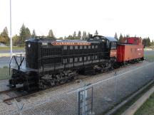 CPR Alco S2 switcher #7019 (Bj 1944) steht als Denkmal vor dem Museum