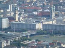 Nibelungenbrücke über die Donau