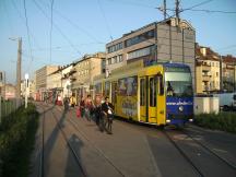 Gelenkwagen der 3. Generation an der Endstelle Landgutstr