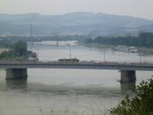 Nibelungenbrücke über die Donau