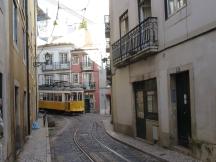 eingleisiger Abschnitt im Stadtteil Alfama: Escolas Gerais Ecke Calçada de São Vicente