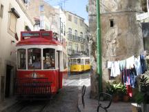 Beginn des eingleisigen Abschnitts in der Alfama in der Calçada de São Vicente