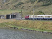 HGe 4/4 I Lok Nr.36 der Furka-Oberalp-Bahn am Oberalpsee