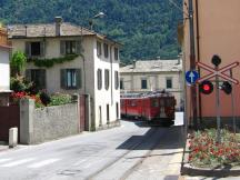 Engstelle auf der Via Elvezia am nördlichen Ende des Piazza della Basilica in Tirano