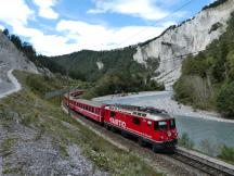 in der Rheinschlucht zwischen Bf Valendas und Bf Versam-Safien