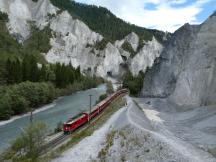 in der Rheinschlucht zwischen Bf Valendas und Bf Versam-Safien
