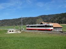 Bahnübergang im Osten von La Sagne