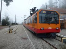 TW Be 4/4 (Bj 1993) der Uetlibergbahn mit seitlich versetztem Pantographen