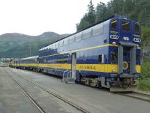 Zug besteht heute aus 1 Panorama-, 1 einstöckigen Personen und 1 Gepäckwagen