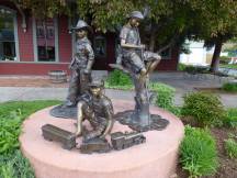 Statue neben dem ehemaligen Bf in Basalt, CO